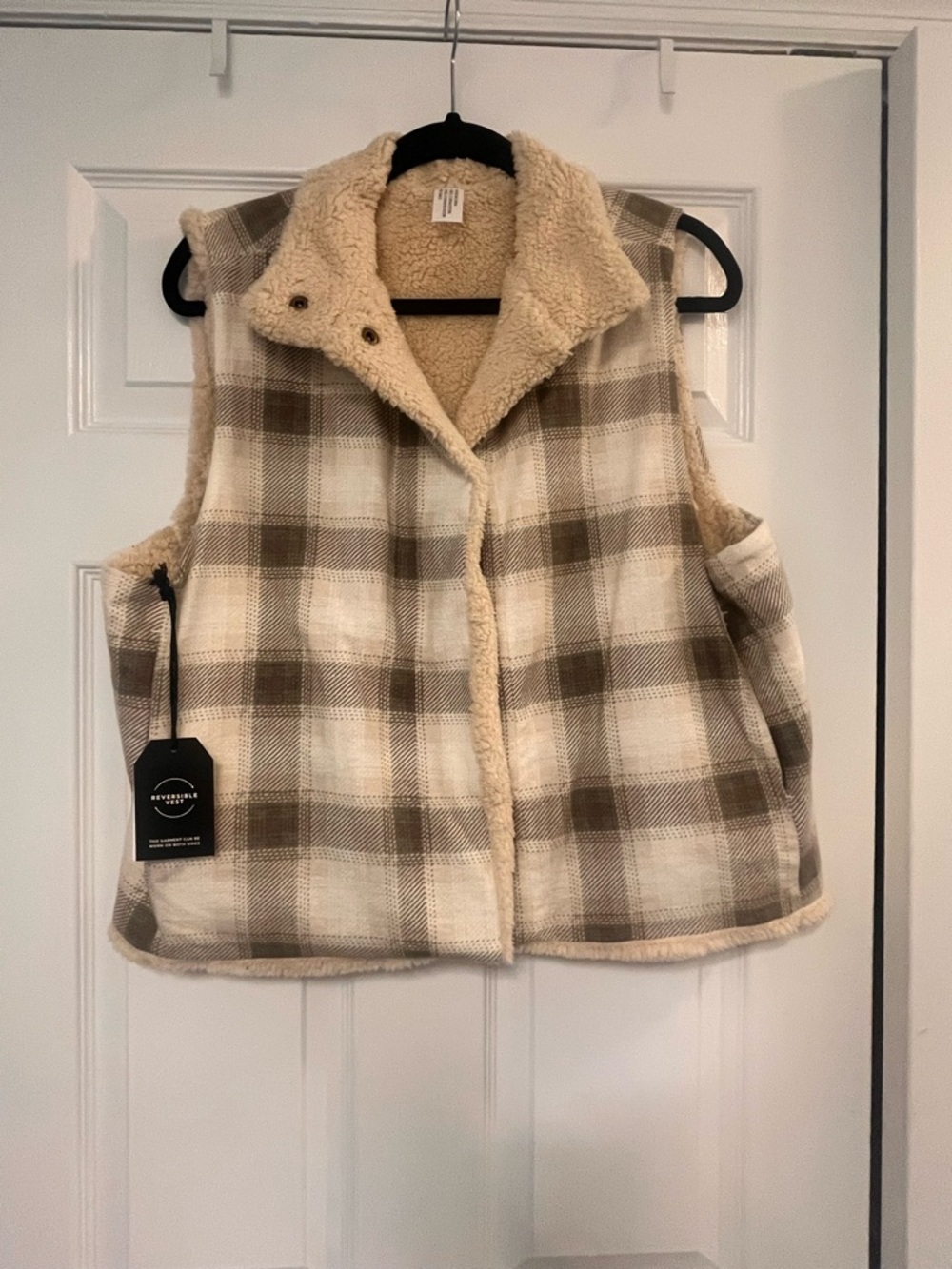 Cozy Plaid Sherpa-Lined Vest - Cream & Brown/greenish